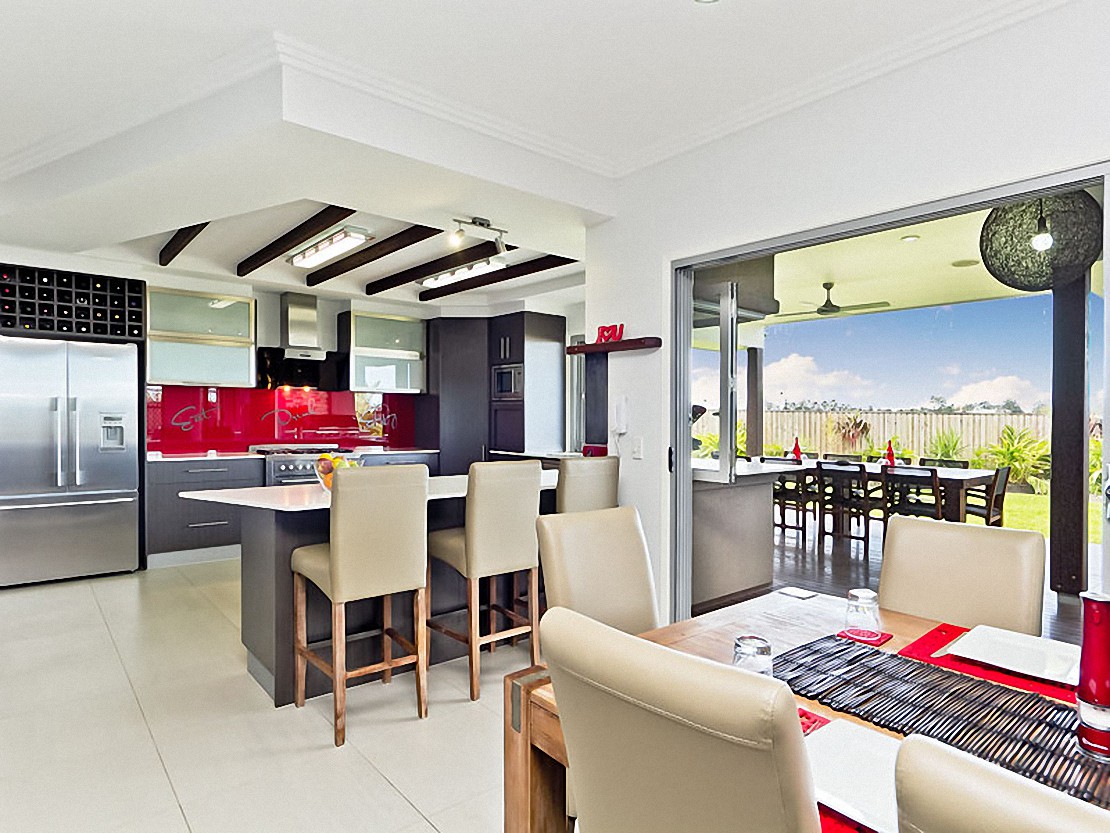 North Lakes Home - Kitchen Dining