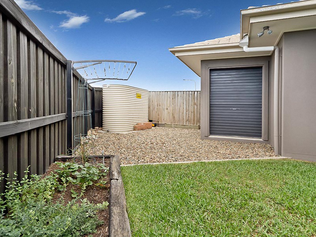 North Lakes Home - Rainwater tank